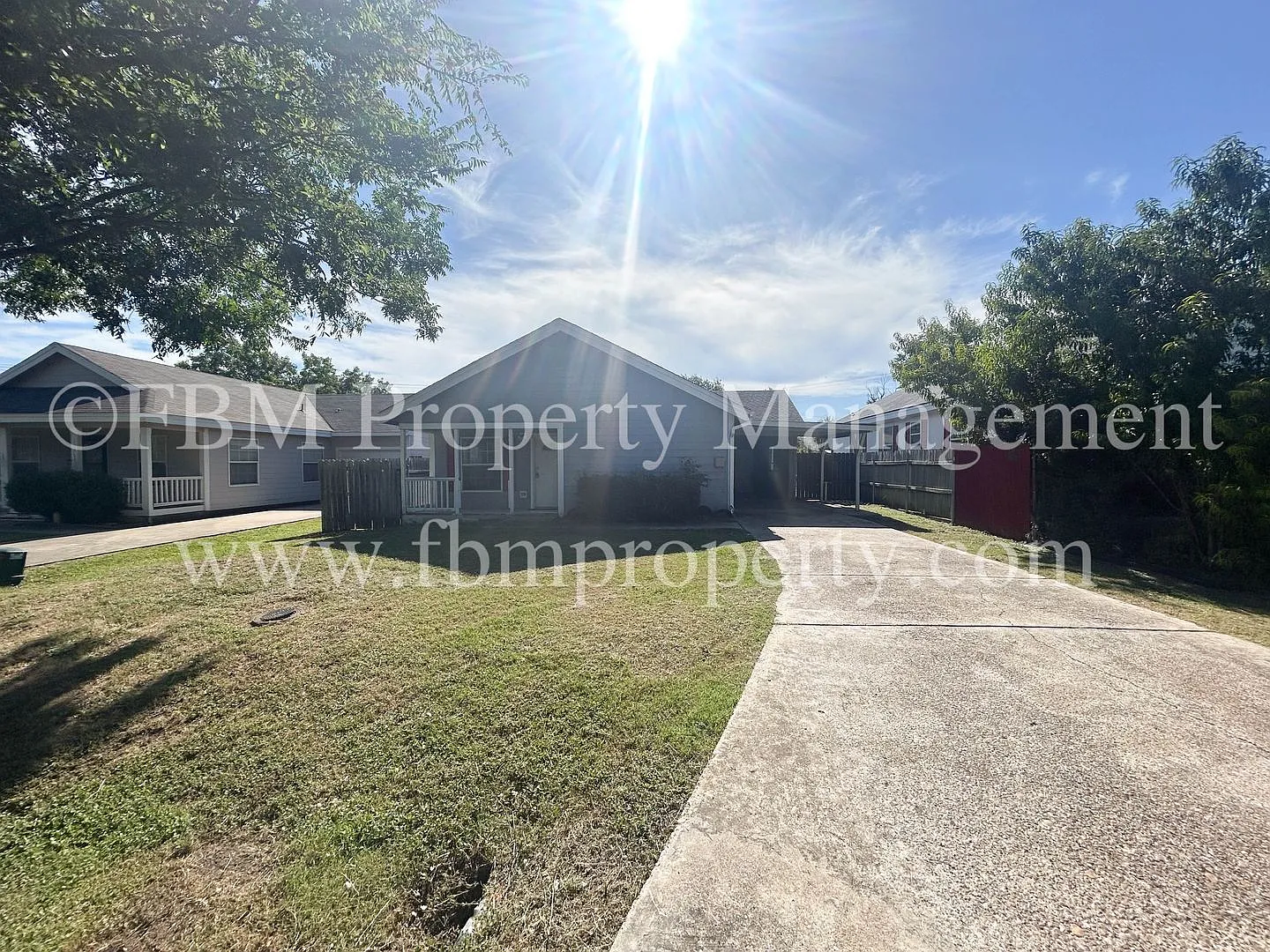 111 Five Points - Cozy 3 Bedroom, 2 Bathroom Home in Waxahachie, TX! — Photo 3