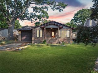 106 E Union St, Mahomet, IL 61853