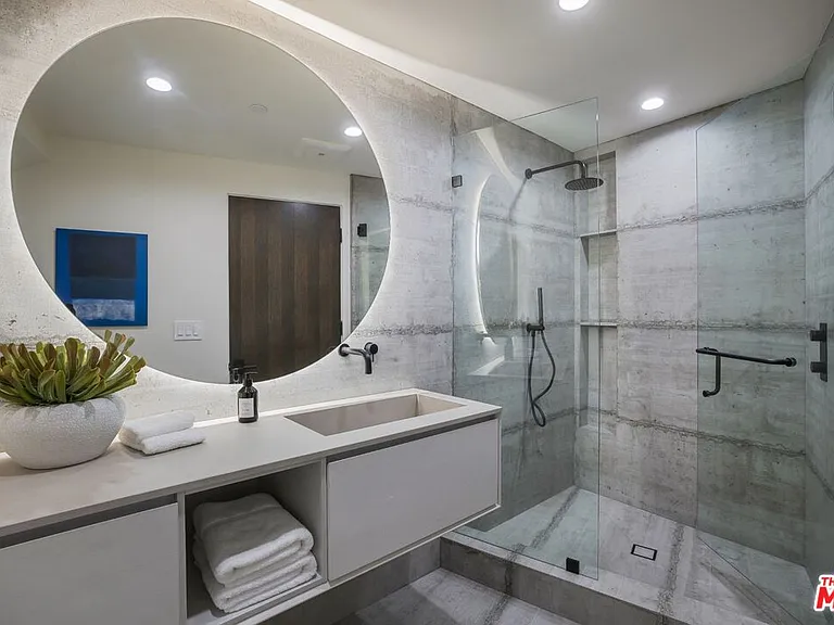 Kinglet Dr — Photo 21