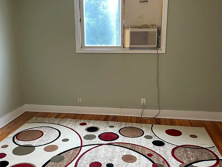 1129 1/2 Pennoyer Ct — Photo 9