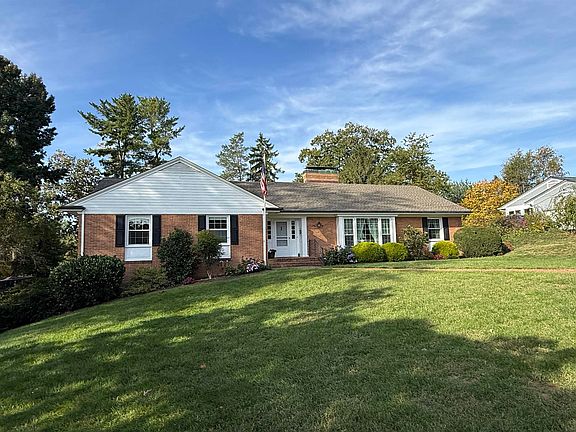 2nd image of 1075 Fairway Dr