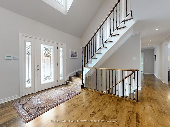 4th image of 544 Woodland Acres Cres
