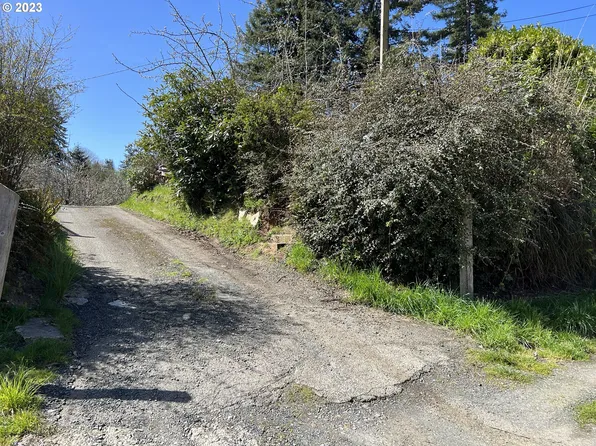 1351 Dakota Ave, Coos Bay, OR 97420