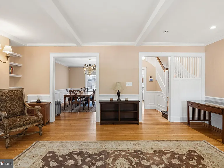 214 E University Pkwy — Photo 11