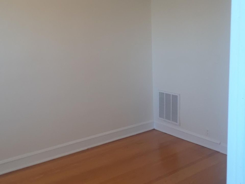 1st image of 3414 W Foster Ave APT 3A