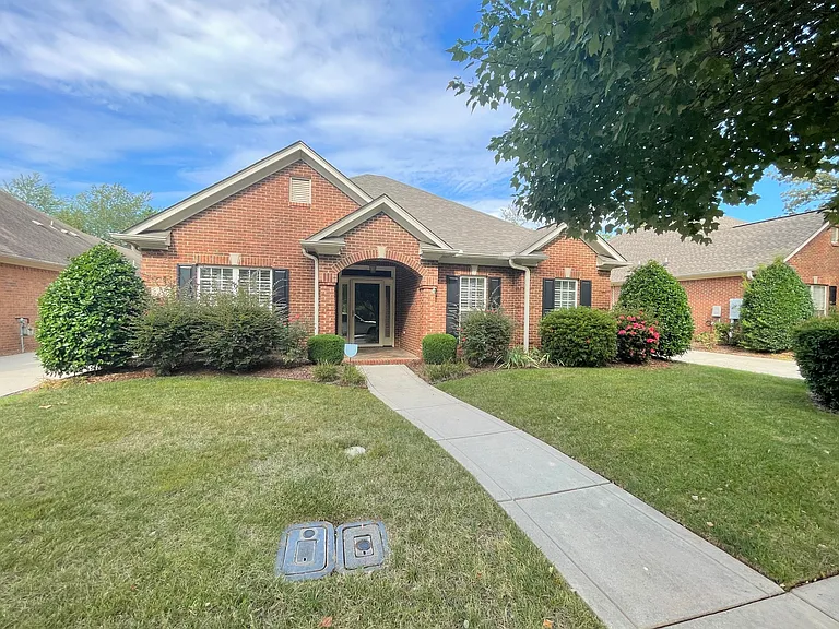 28 Belmont Pl — Photo 1