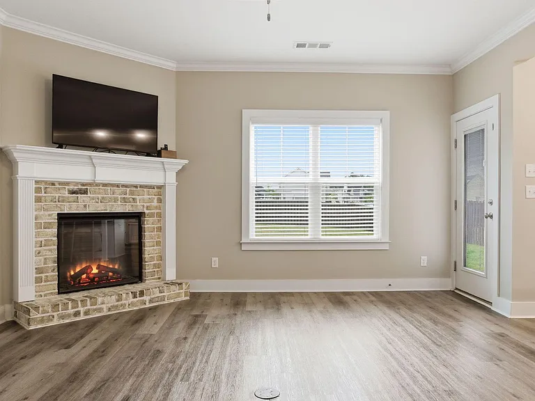 2638 Laurens St — Photo 13
