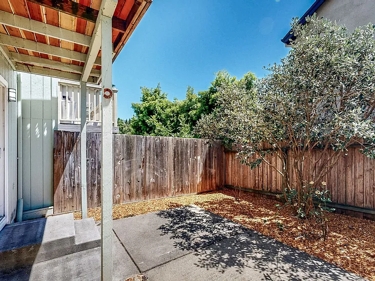 1211 Hidden Creek Pl — Photo 19