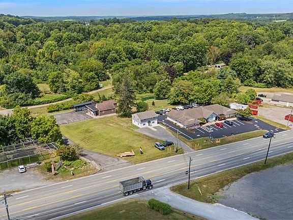 4th image of 1122 Pittsburgh Rd