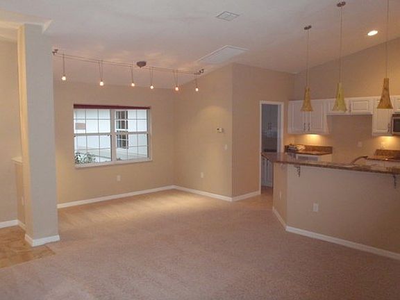 4th image of 4363 N Sacramento Ave