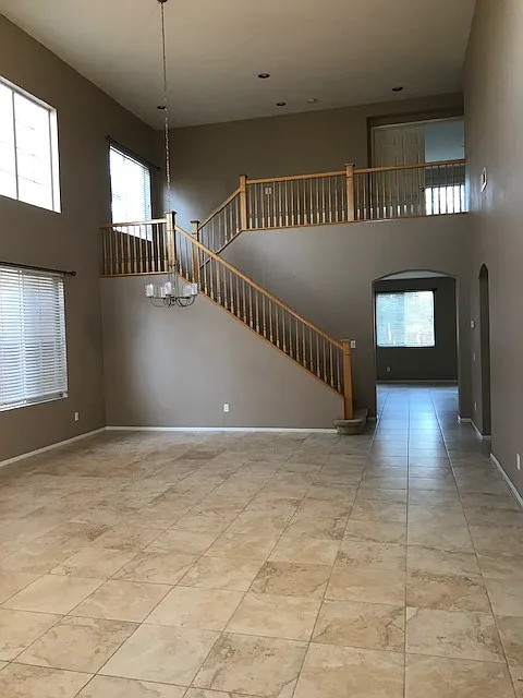5 bed, 2746 sqft, $5,520 — Photo 2