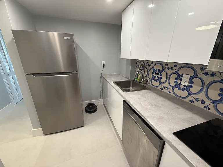 2899 Collins Ave #1022 — Photo 4