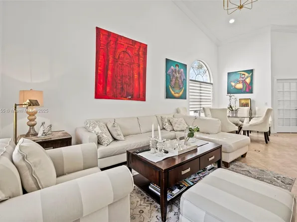 9384 NW 8th Cir, Plantation, FL 33324