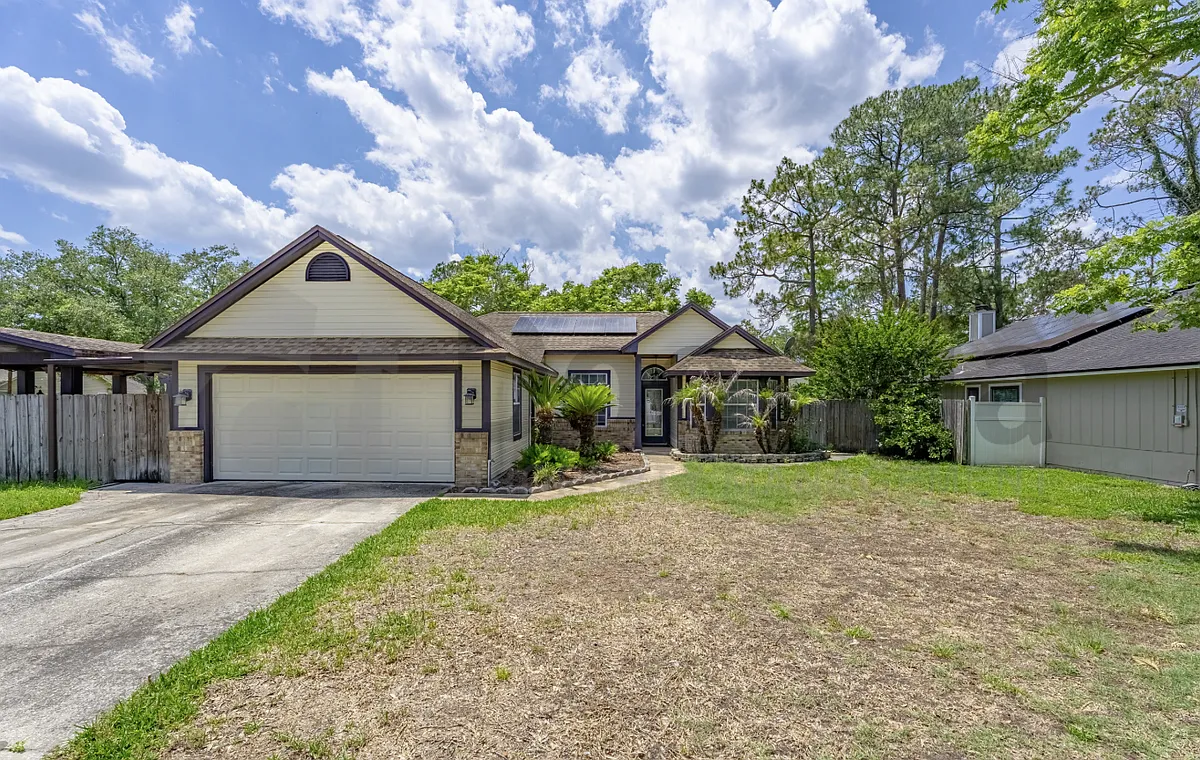 Building Photo - 2162 Saint Martins Dr E