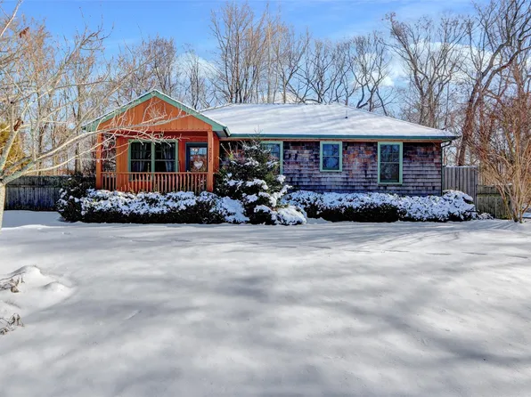 2677 River Road, Calverton, NY 11933