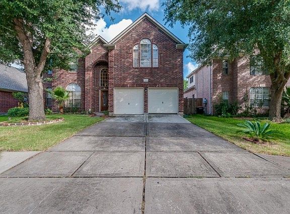 3rd image of 12418 Meadowglen Dr
