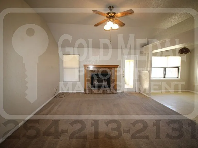 109 Benjamin Cir — Photo 2