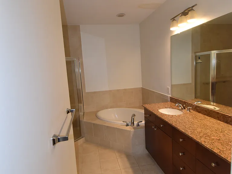 444 W Broad St #530 — Photo 11