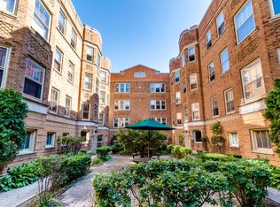 621 W Washington Blvd #1N, Oak Park, IL 60302