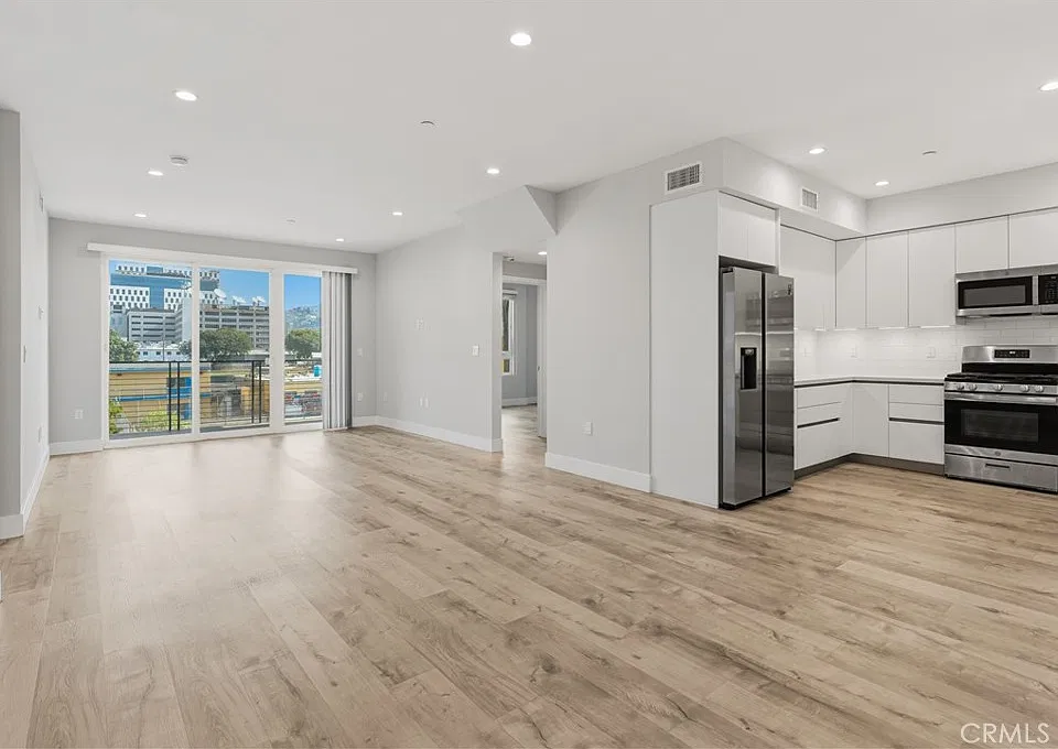 5820 La Mirada Ave #401