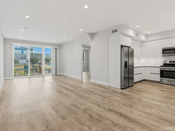 5820 La Mirada Ave #401, Los Angeles, CA 90038