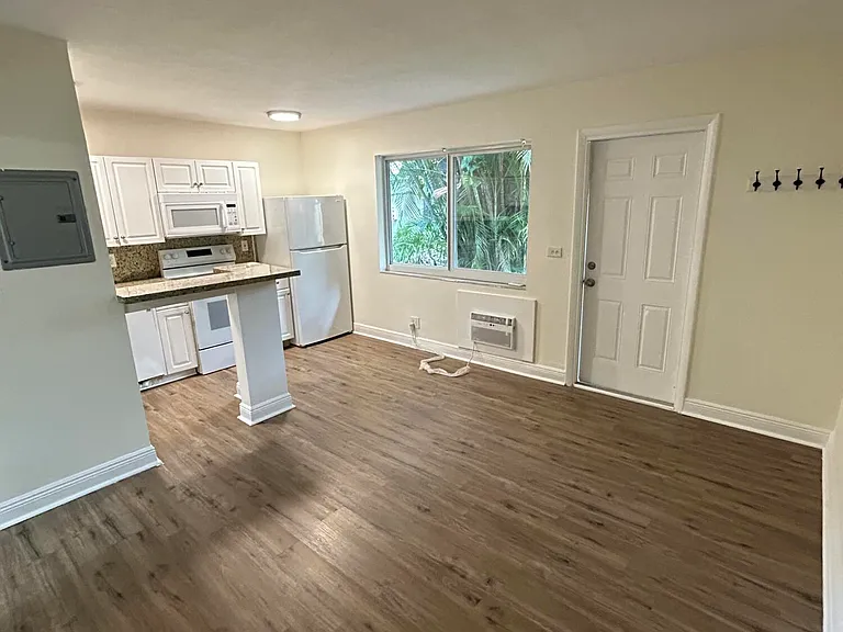 921 NE 17th Ave #4 — Photo 5