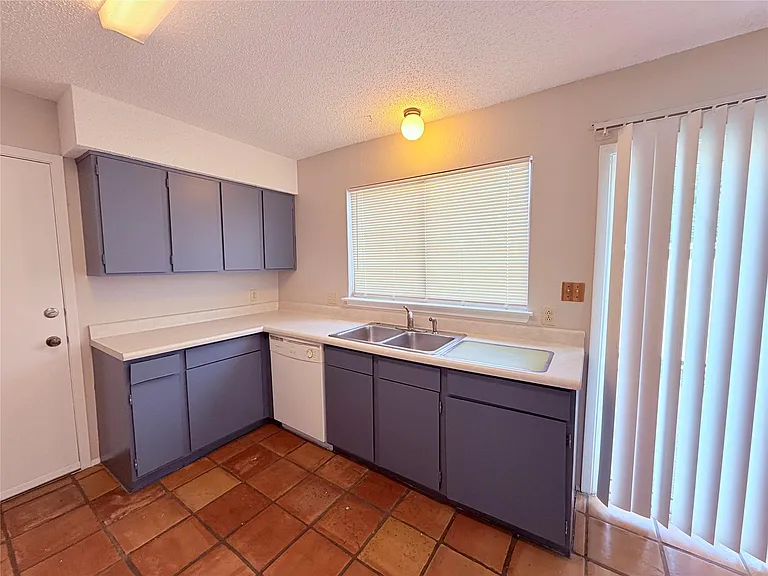 9611 Blue Creek Ln — Photo 13