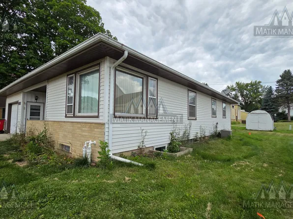 208 3rd St SW, Pine Island, MN 55963