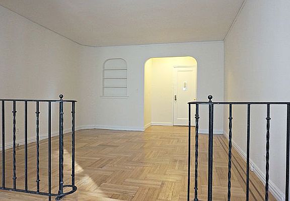 3rd image of 3111 Broadway APT 6G