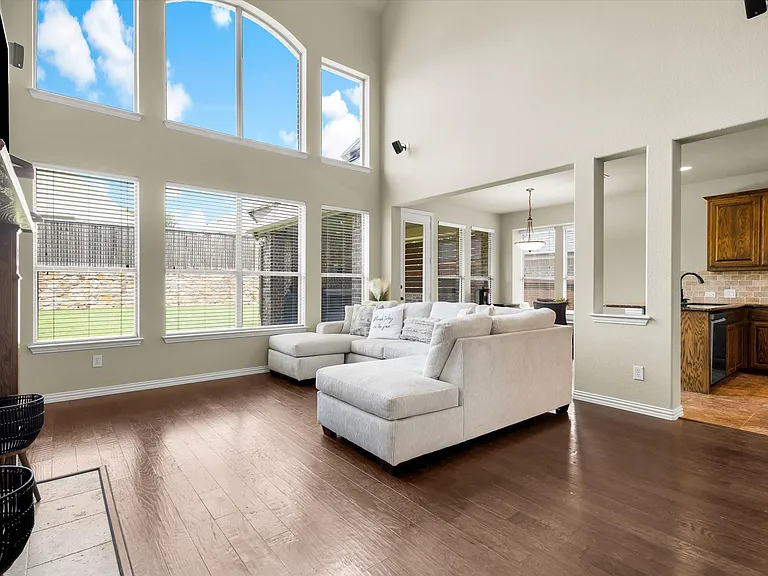 214 Crestbrook Dr — Photo 16