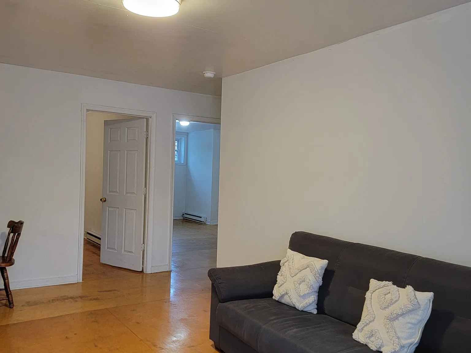 3 bed, 1200 sqft, $1,900 — Photo 1