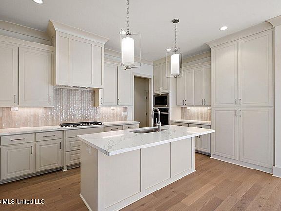 2nd image of 134 Hunters Way