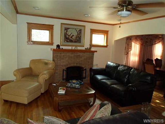 3rd image of 204 Lasalle Ave