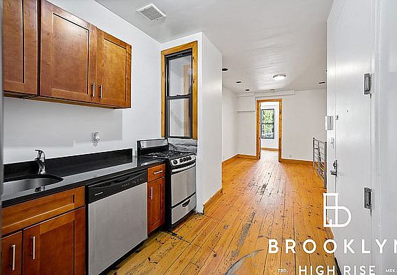 5th image of 1056 Willoughby Ave APT 1L