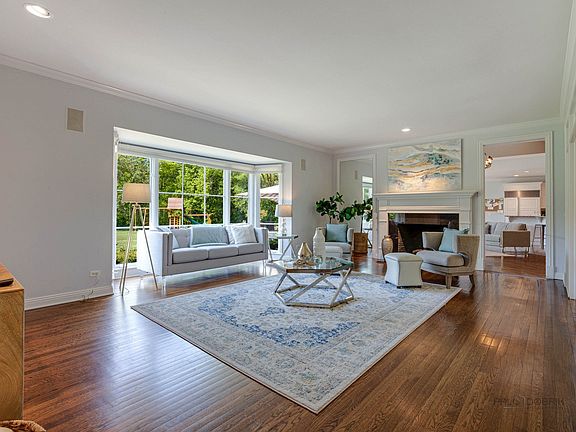4th image of 901 Spring Ln
