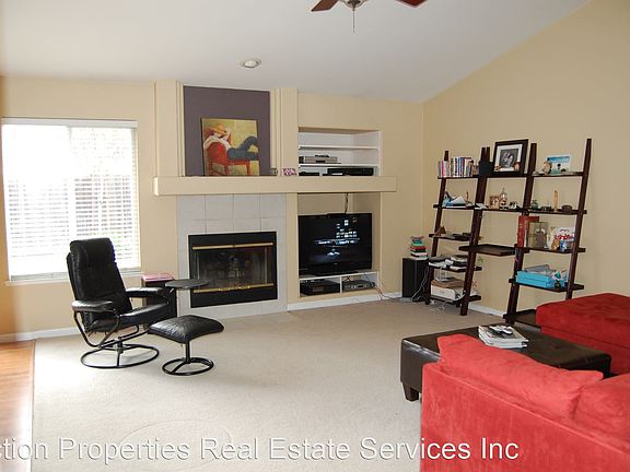 4th image of 372 Brennen Cir