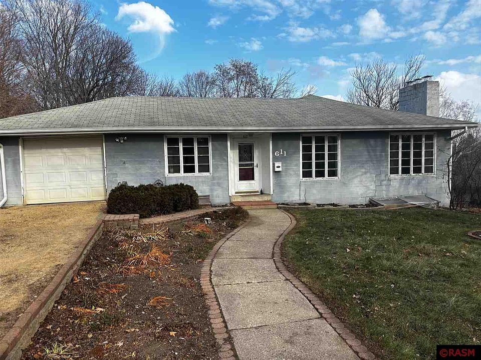 1st image of 611 W College Ave