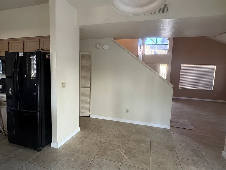 48 W Hancock Ave — Photo 14