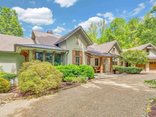 407 Lake Hills Ln, Travelers Rest, SC 29690