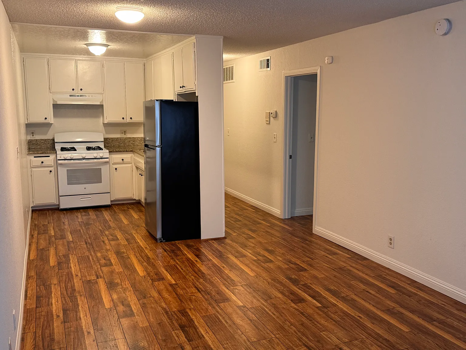1 bed, 650 sqft, $2,045 — Photo 4