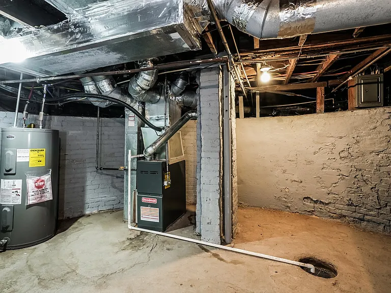 1893455_028_basement_12877786.jpg