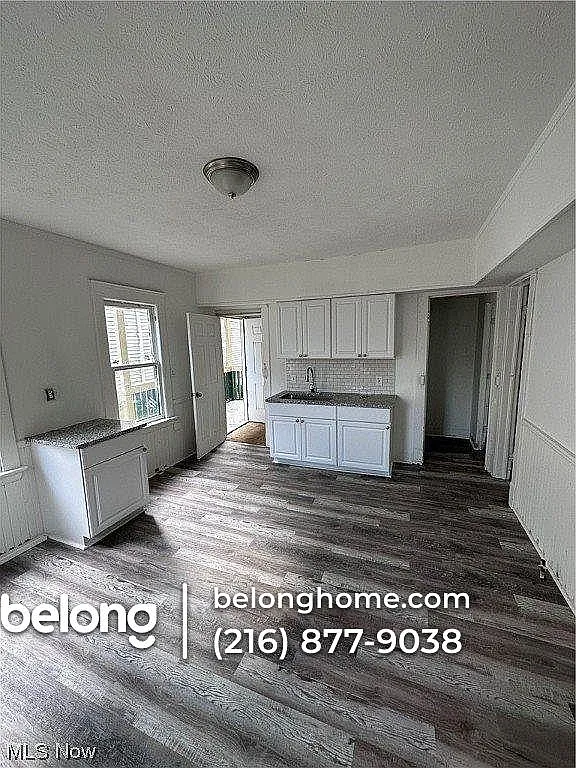 3 bed, 1.0 bath, 800 sqft, $1,295 — Photo 2