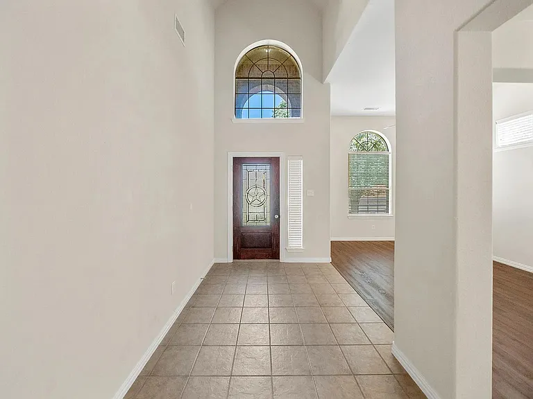2861 Laurel Oak Dr — Photo 3