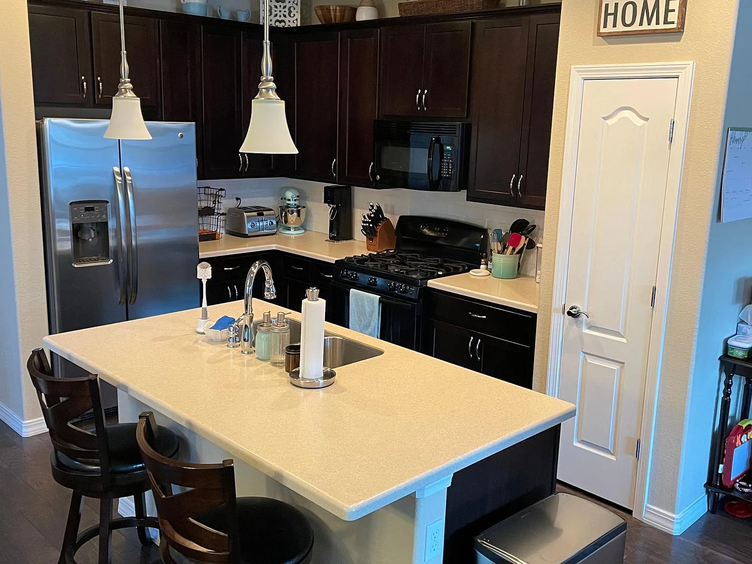 3 bed, 2.5 bath, 1484 sqft, $2,650 — Photo 3