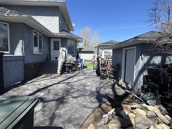 4th image of 202 St Andrews CRESCENT