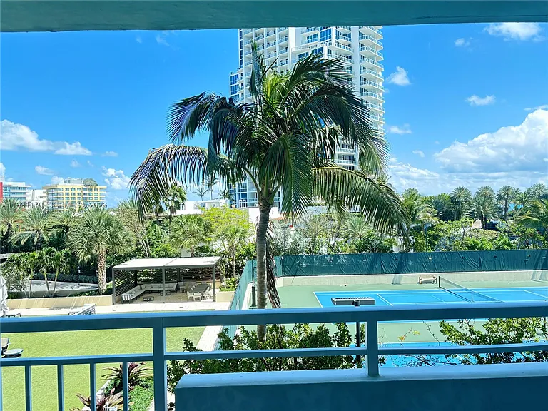 400 S Pointe Dr #408 — Photo 14
