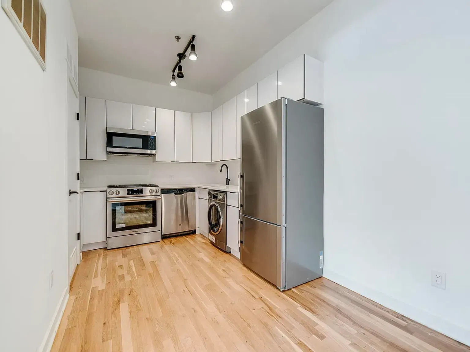 2 bed, 1.0 bath, $4,375 — Photo 1