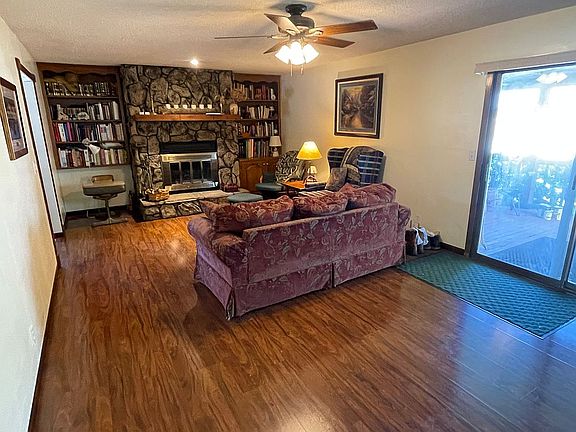 Living Room w fireplace