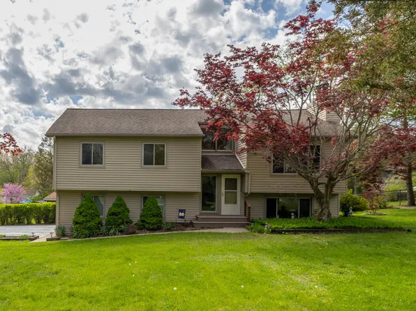 11926 Neil St, Pinckney, MI 48169