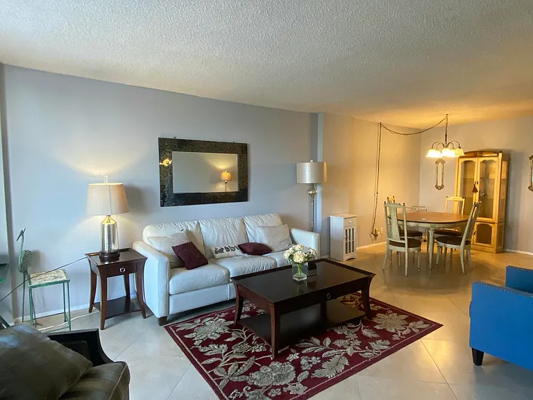 1731 SE 15th St #202 — Photo 6
